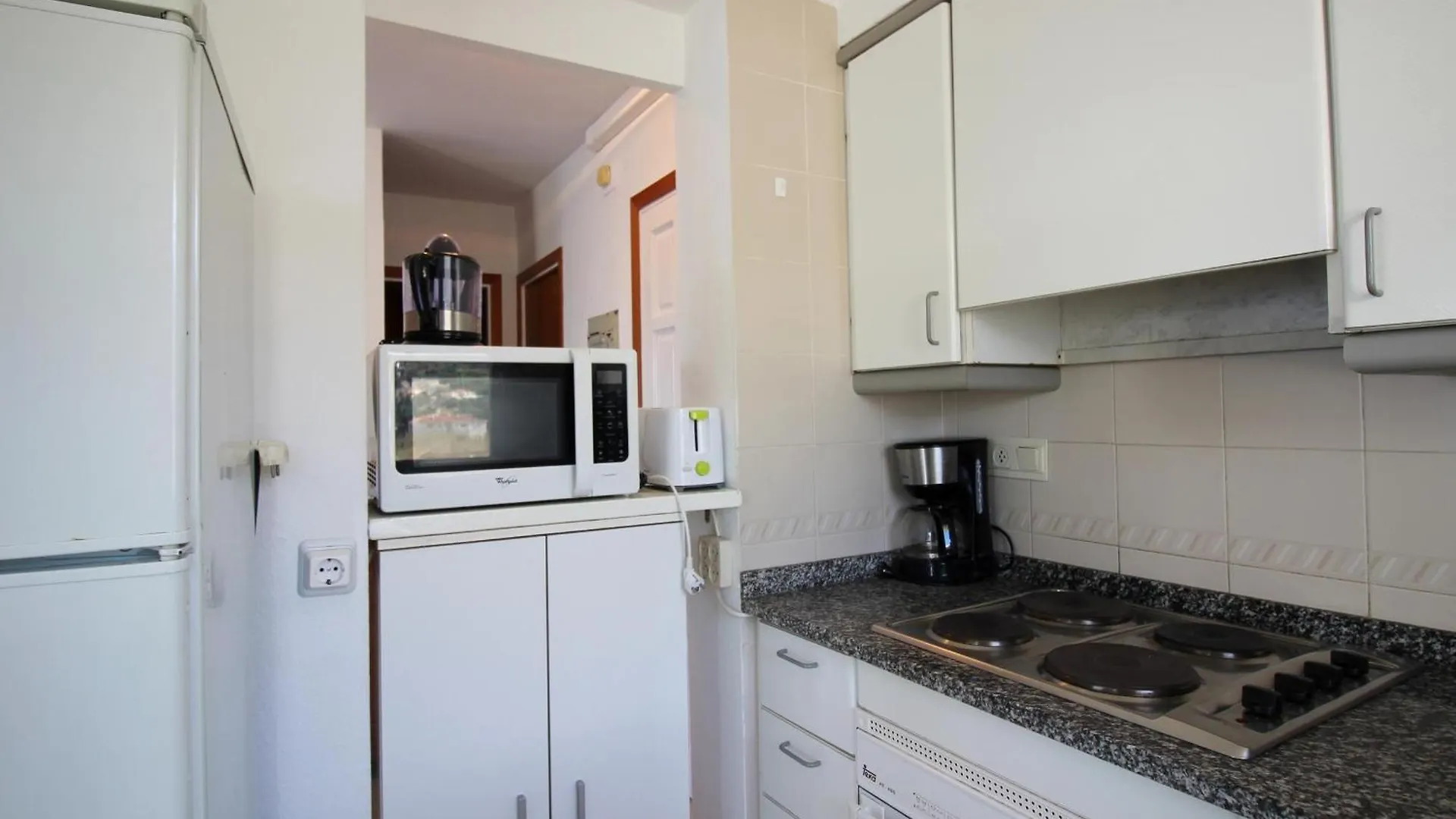 Apartment Llanca 11 Atic - Atico En Primera Linea De Mar, Gran Terraza Y Piscina Comunitaria - Es-228-60 Spain
