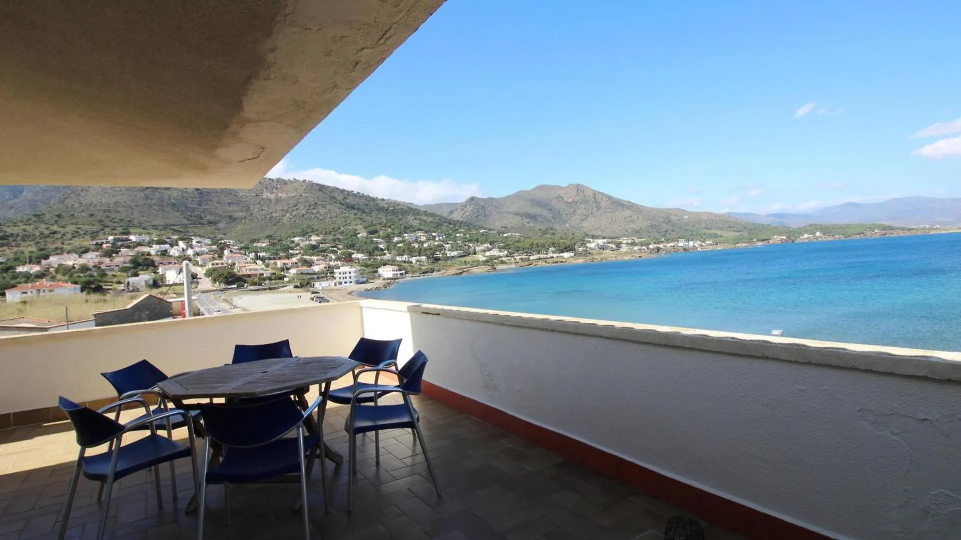 Llanca 11 Atic - Atico En Primera Linea De Mar, Gran Terraza Y Piscina Comunitaria - Es-228-60 Spain